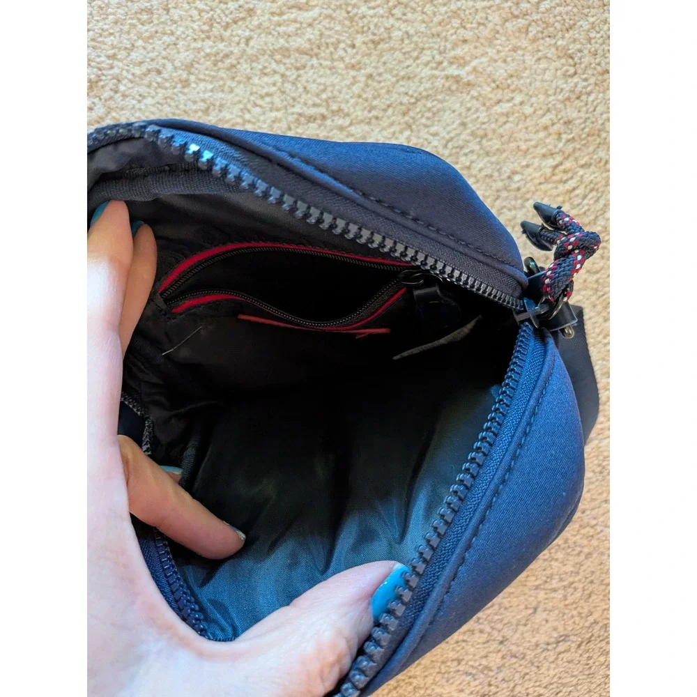 Tommy‎ Hilfiger Navy Blue Neoprene Crossbody Bag Messenger Sporty Purse